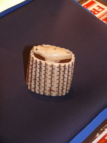 19th & 20th C Alaskan Anonymous, Snuffbox with seal on lid, 19th century
00257-1