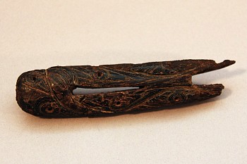 OBS Anonymous -&nbsp;Harpoon socket piece decorated with walruses